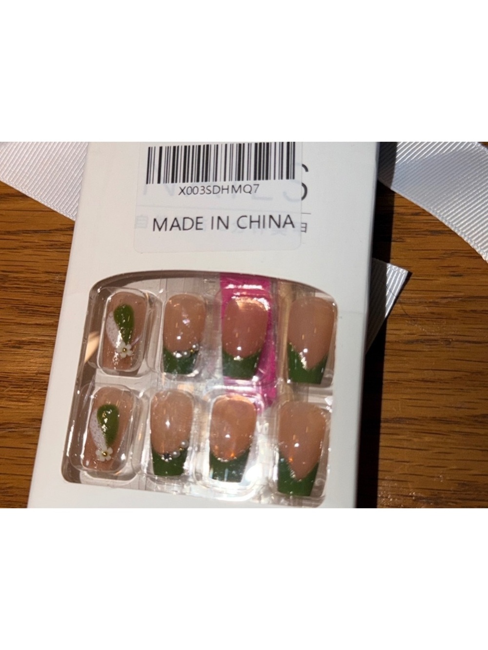 Set of 24 Do-It-Yourself Press-On Nails with Green Tips and Floral Design